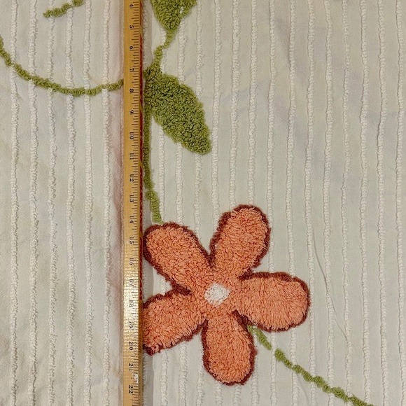 Vintage Chenille Bedspread Fluffy Flowers Vines 106" x 1 15" Blanket Excellent - Picture 4 of 6